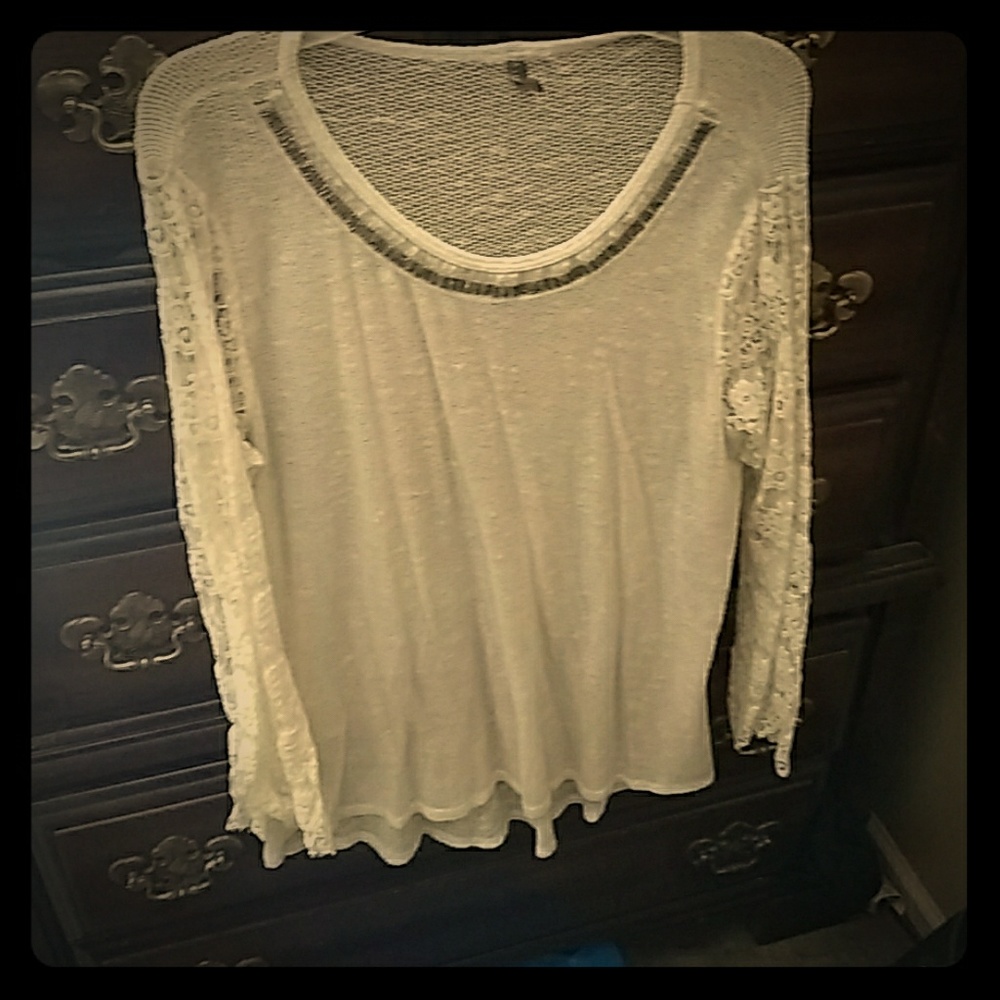 Beautiful white blouse lace sleeves